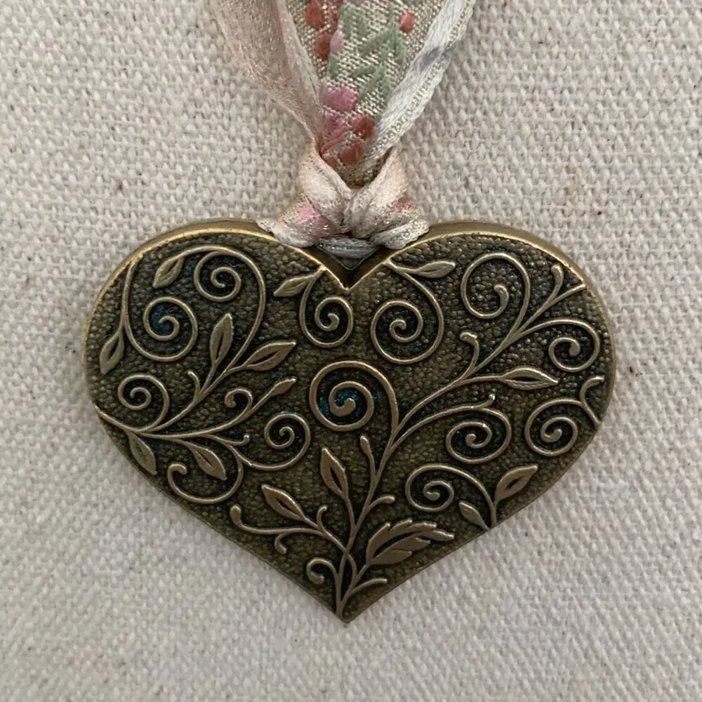 Vintage Victorian Style Brass Tone Heart Pendant Ribbon Choker Necklace